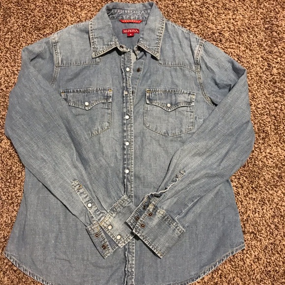 Tops - Picture 3 of 7